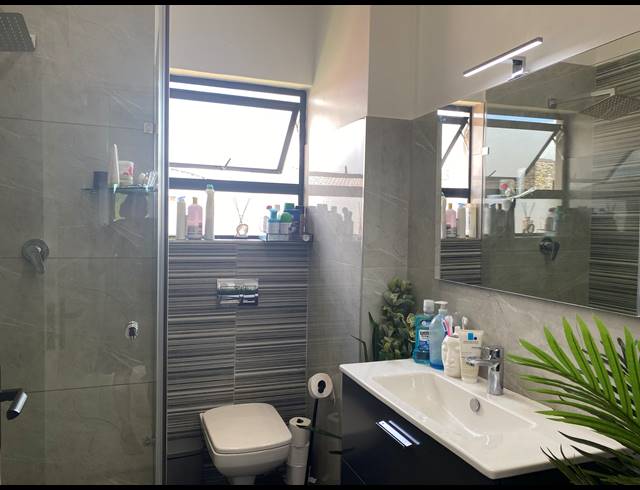 3 BEDROOM TOWNHOUSE FOR SALE IN PALM LAKES ESTATE